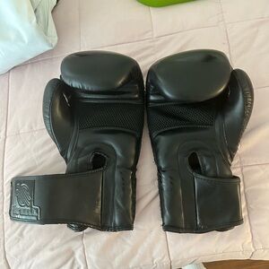 16 OZ boxing gloves